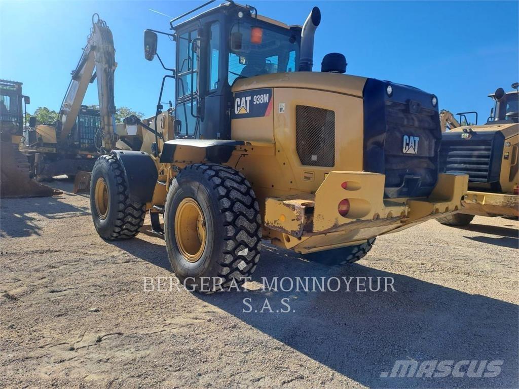 CAT 938M لوادر بعجل