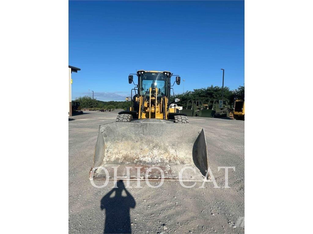 CAT 938M لوادر بعجل