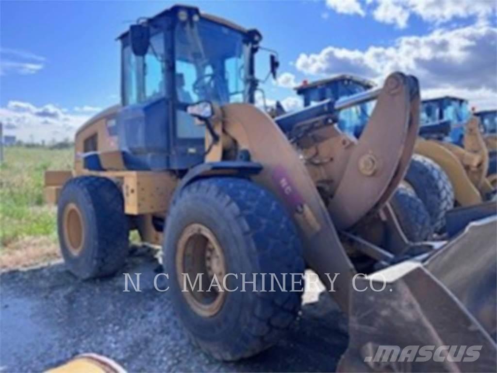 CAT 938M لوادر بعجل
