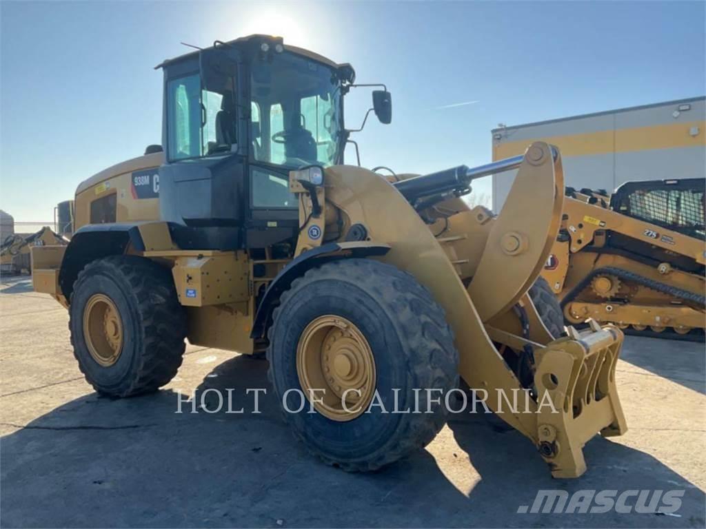 CAT 938M لوادر بعجل