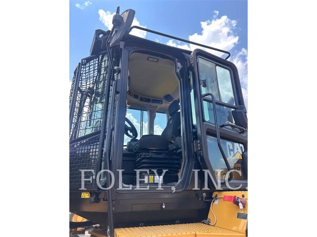 CAT 938M لوادر بعجل