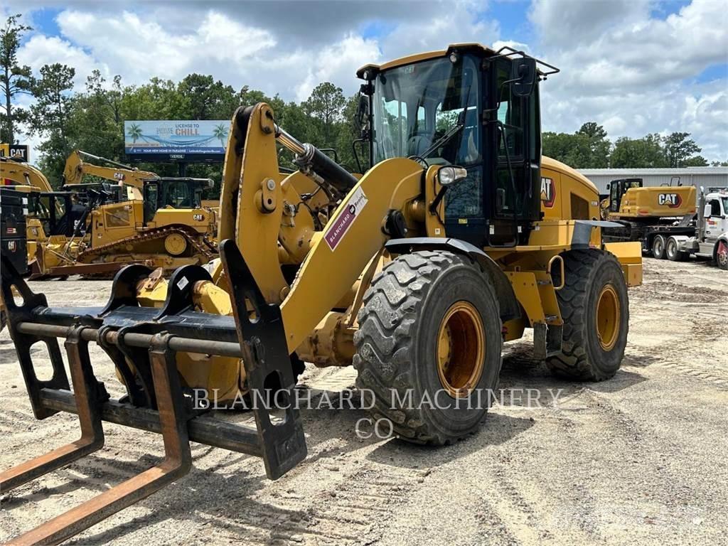 CAT 938M لوادر بعجل
