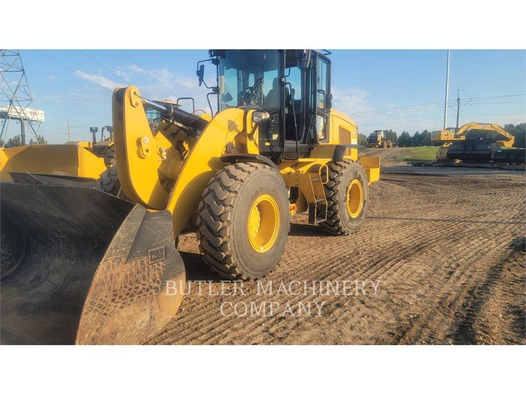 CAT 938M لوادر بعجل