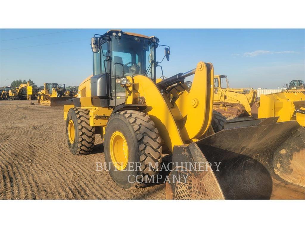 CAT 938M لوادر بعجل