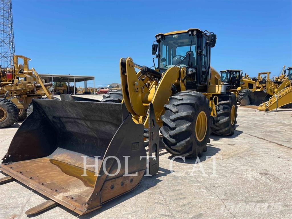 CAT 938M لوادر بعجل