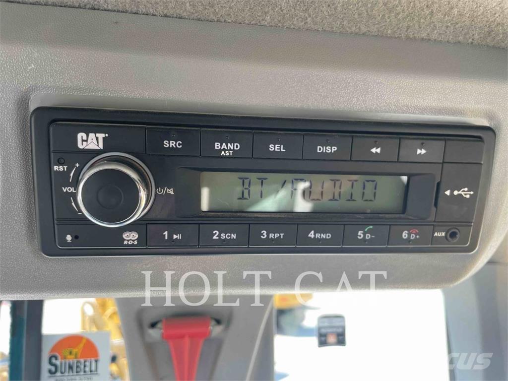 CAT 938M لوادر بعجل