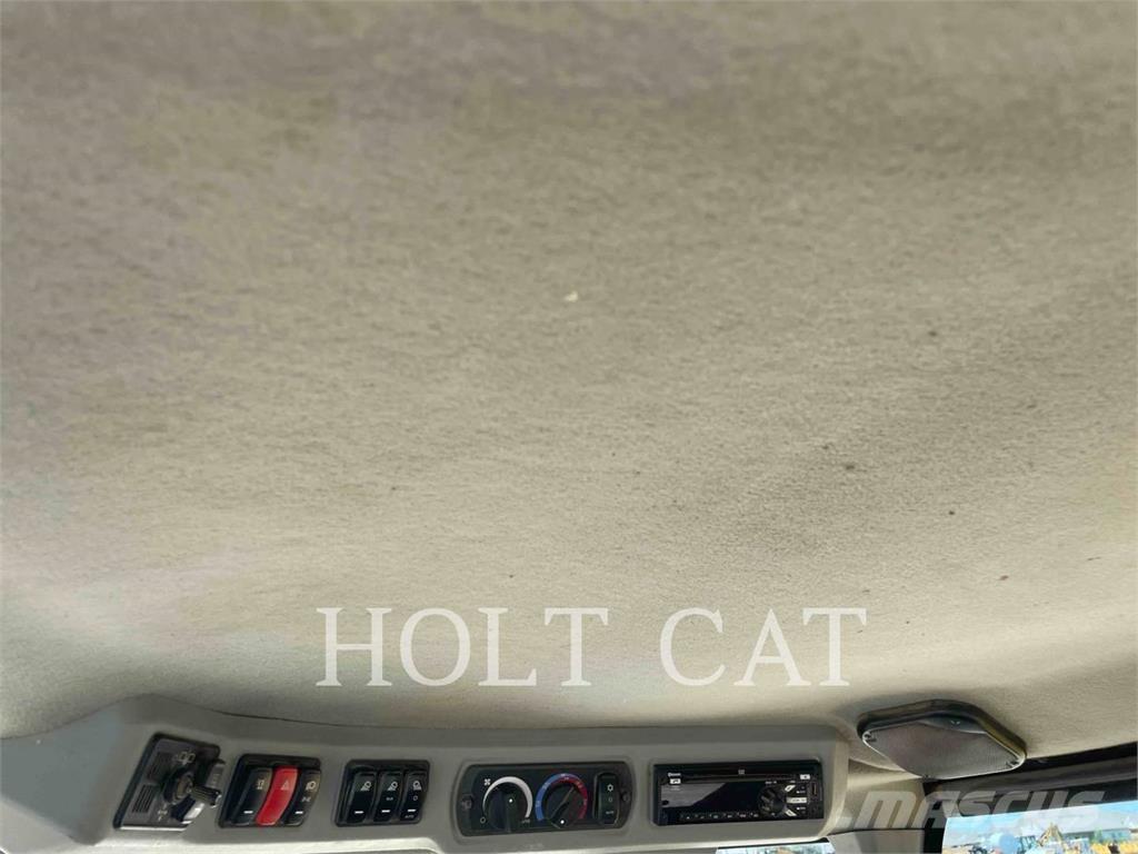 CAT 938M لوادر بعجل