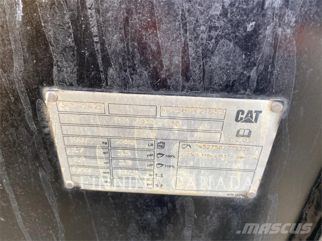 CAT 938M لوادر بعجل