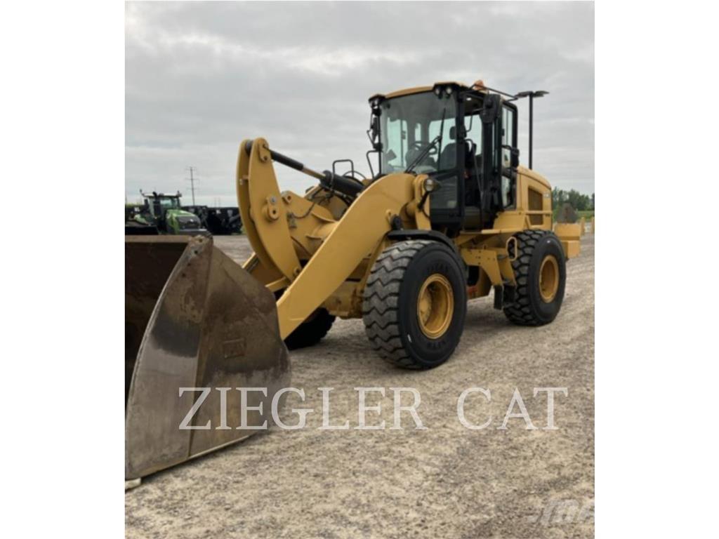 CAT 938M لوادر بعجل