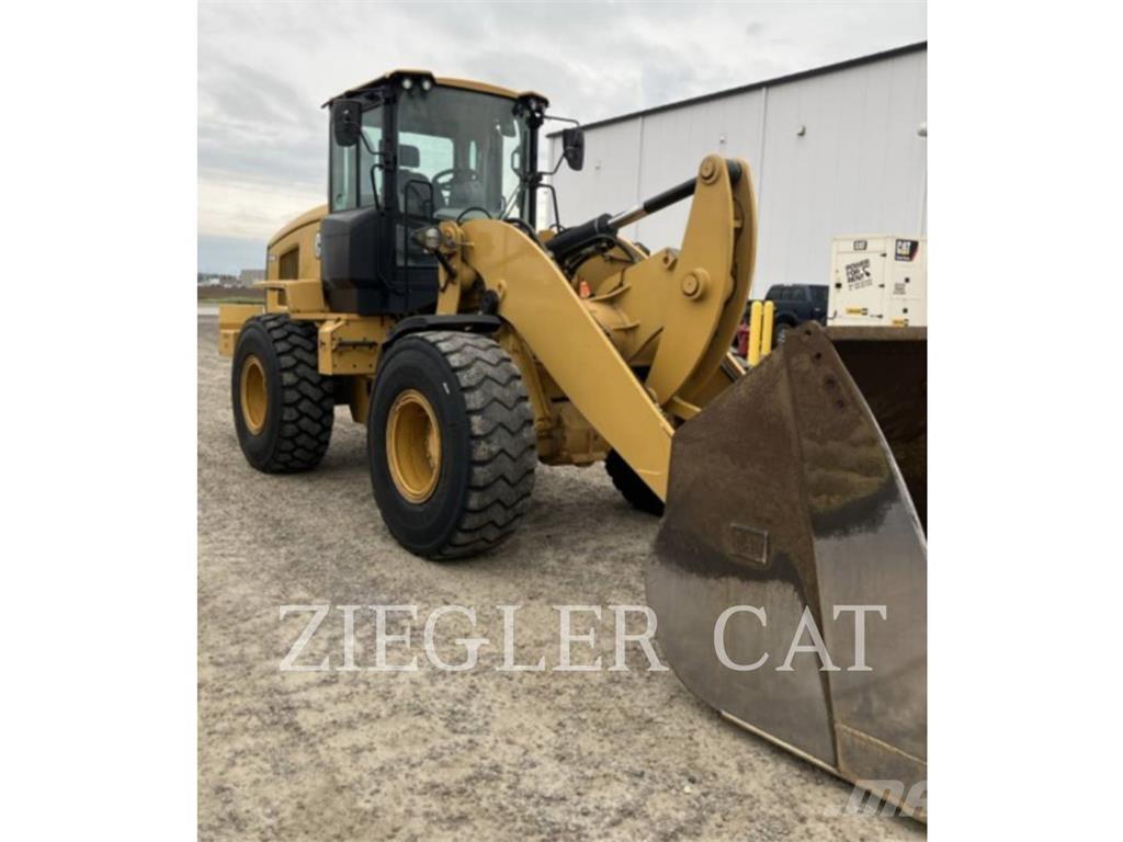 CAT 938M لوادر بعجل