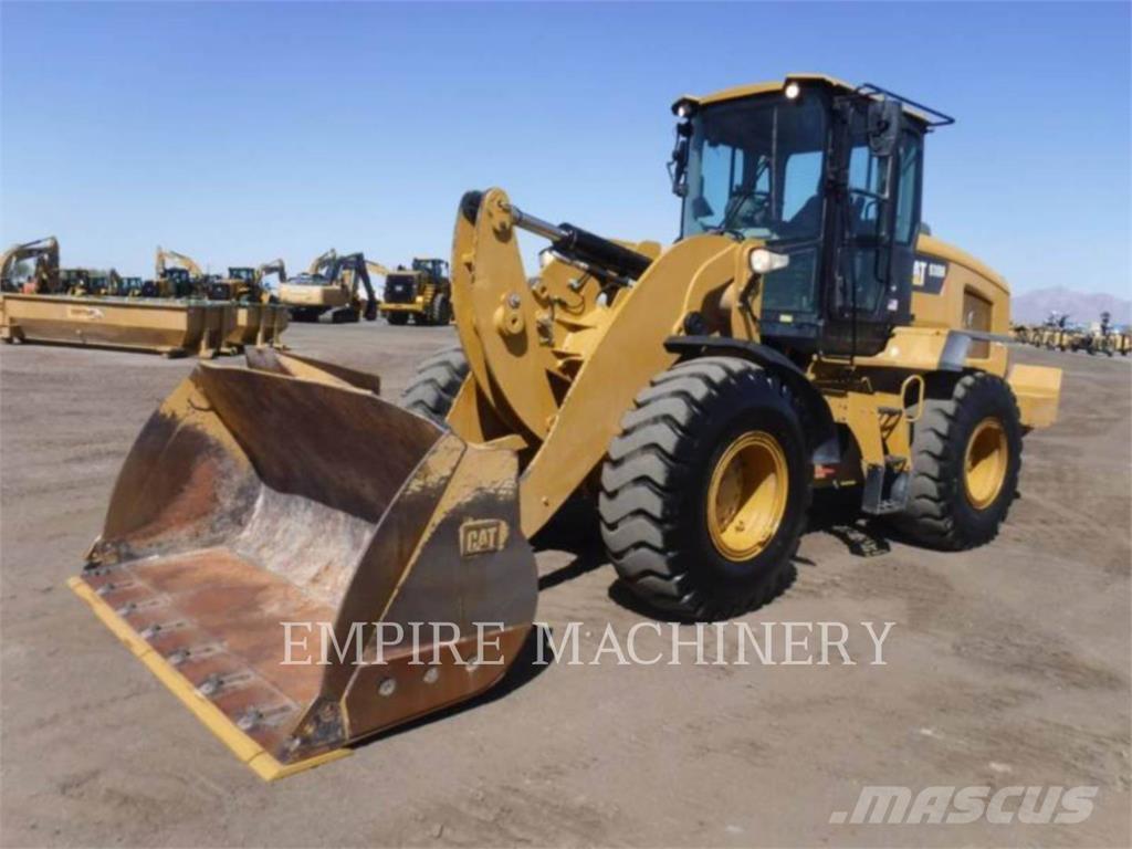 CAT 938M لوادر بعجل