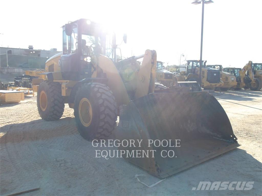 CAT 938M لوادر بعجل