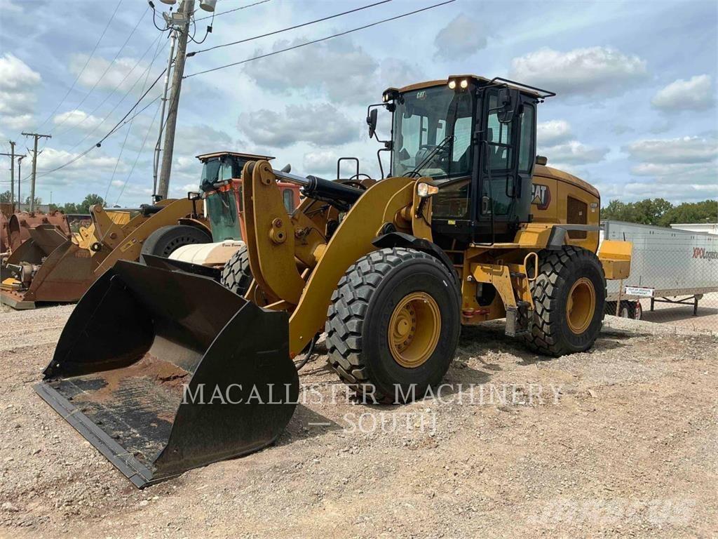 CAT 938M لوادر بعجل