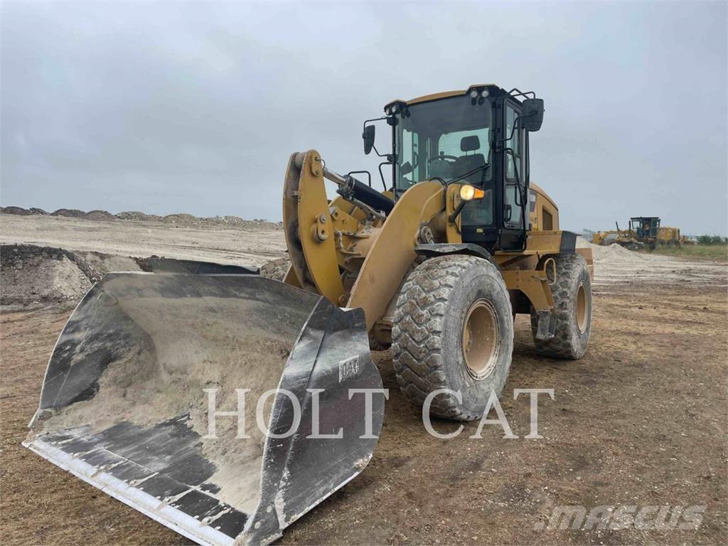 CAT 938M لوادر بعجل
