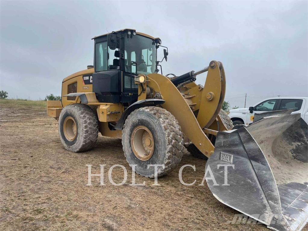 CAT 938M لوادر بعجل