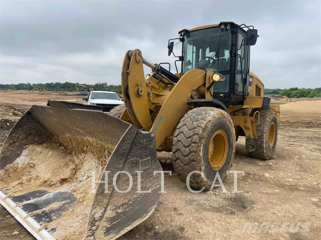 CAT 938M لوادر بعجل