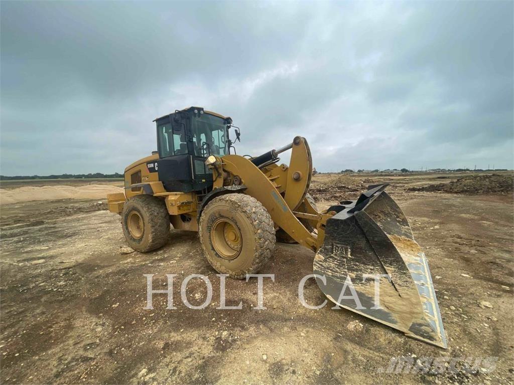 CAT 938M لوادر بعجل