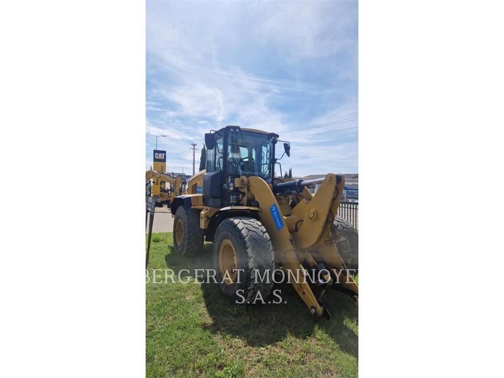 CAT 938M لوادر بعجل