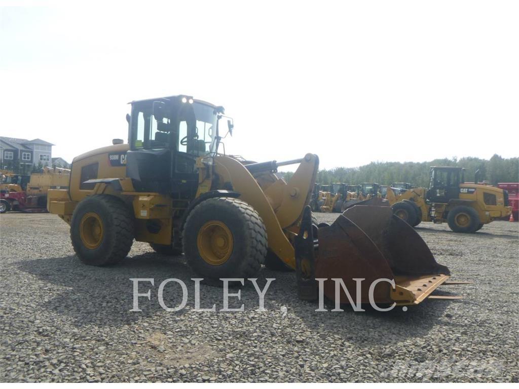 CAT 938M لوادر بعجل