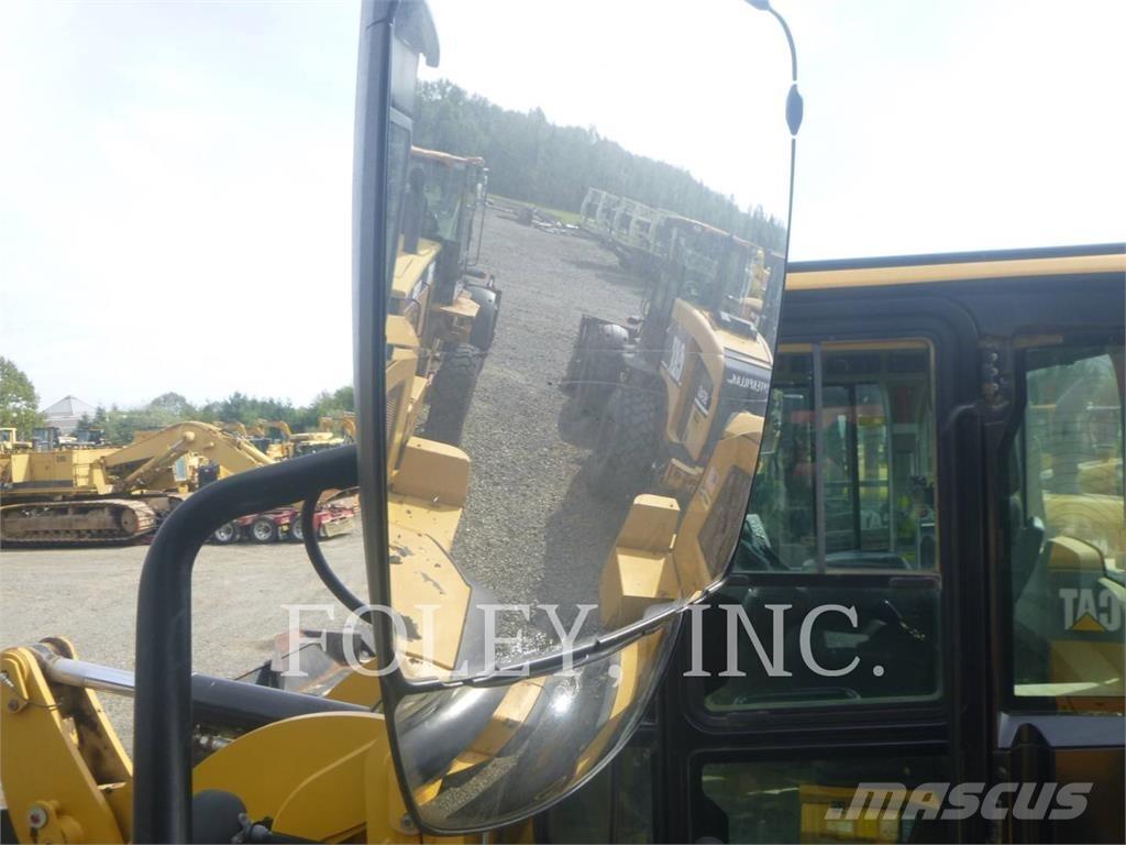 CAT 938M لوادر بعجل