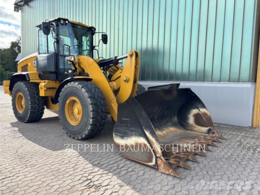 CAT 938M لوادر بعجل