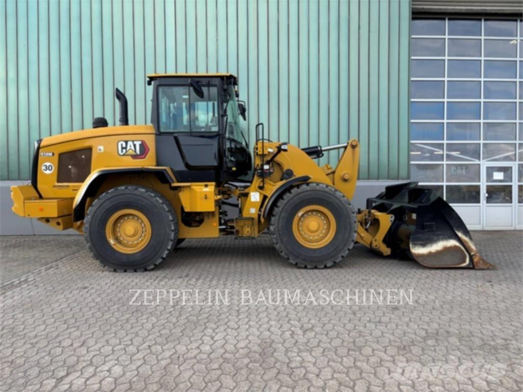 CAT 938M لوادر بعجل