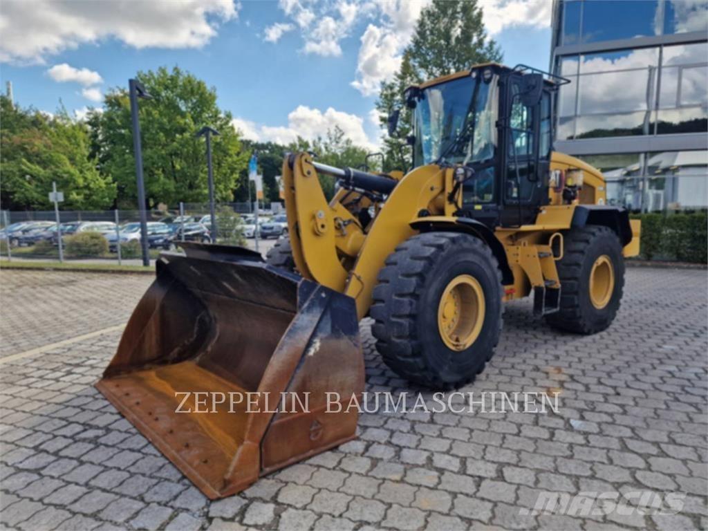 CAT 938M لوادر بعجل