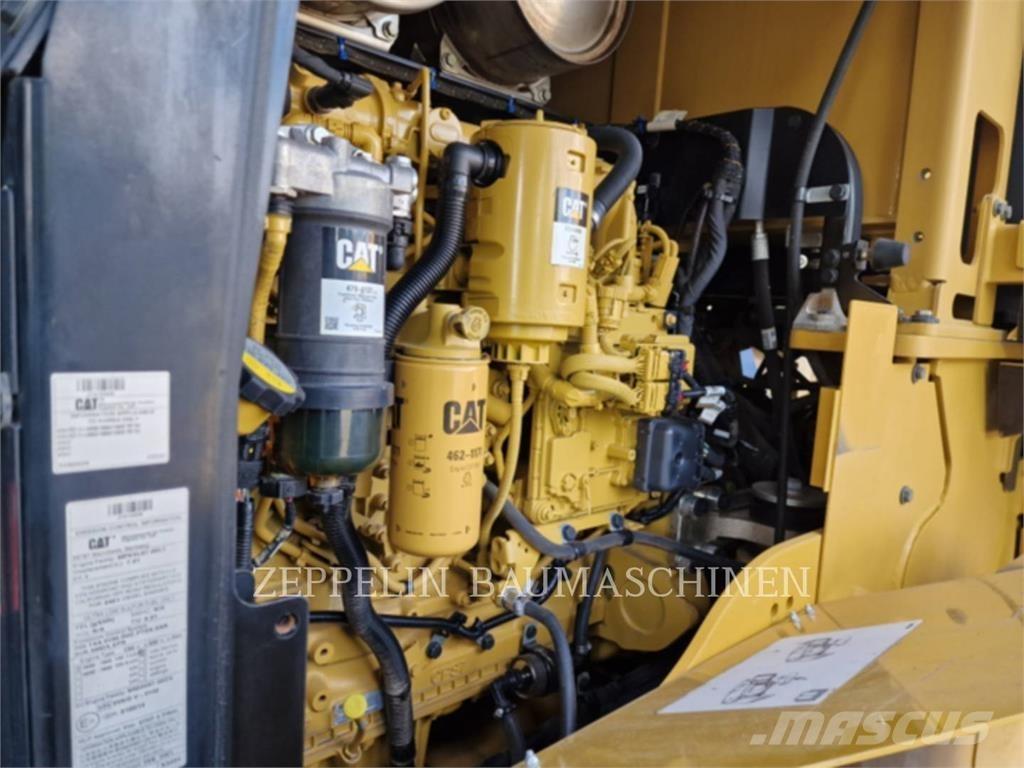CAT 938M لوادر بعجل
