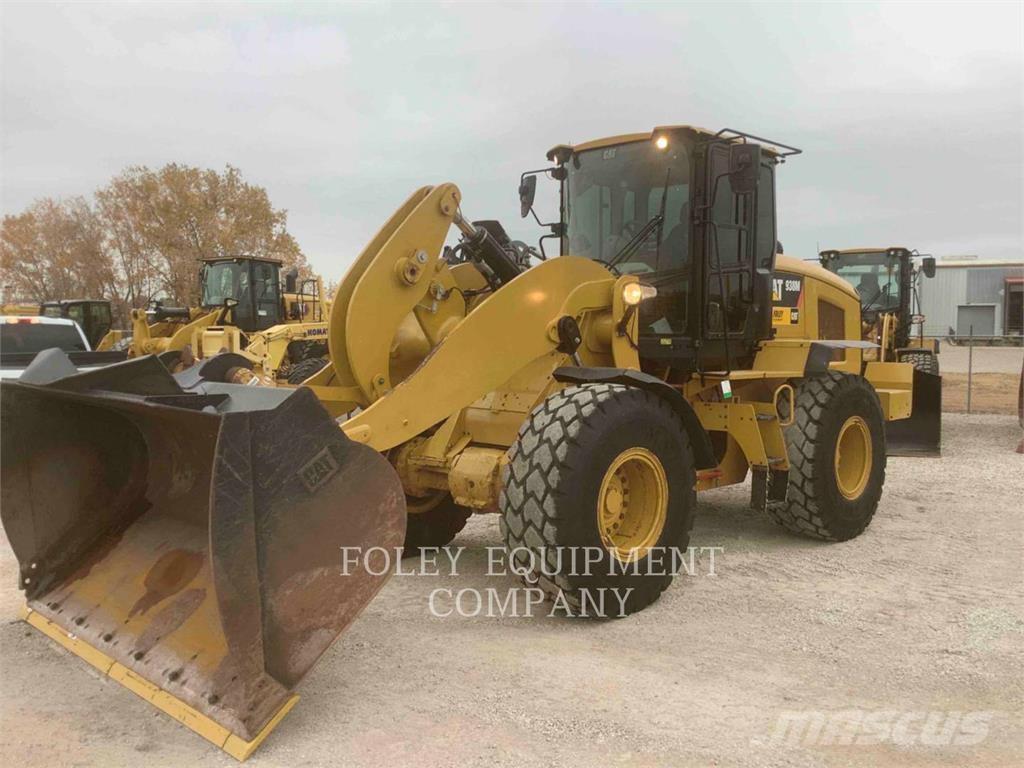 CAT 938M لوادر بعجل