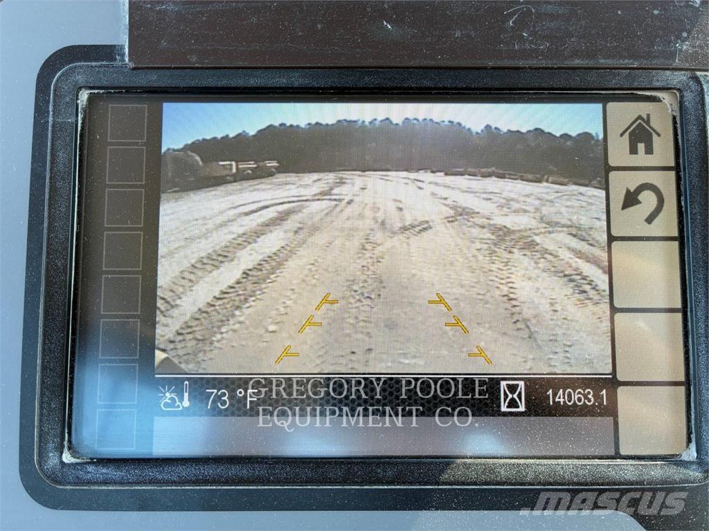 CAT 938M لوادر بعجل