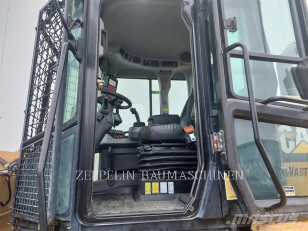 CAT 938M لوادر بعجل