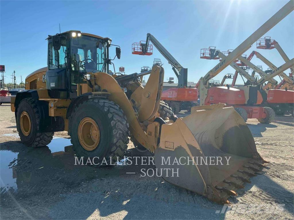 CAT 938M لوادر بعجل