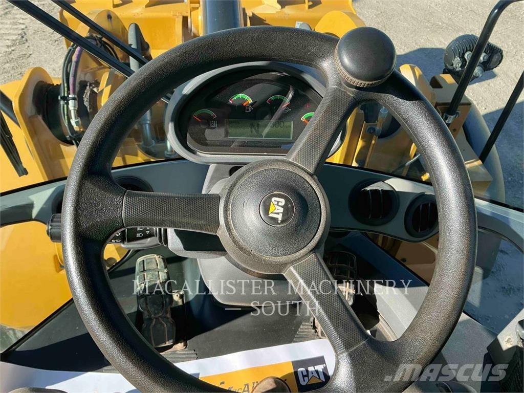 CAT 938M لوادر بعجل