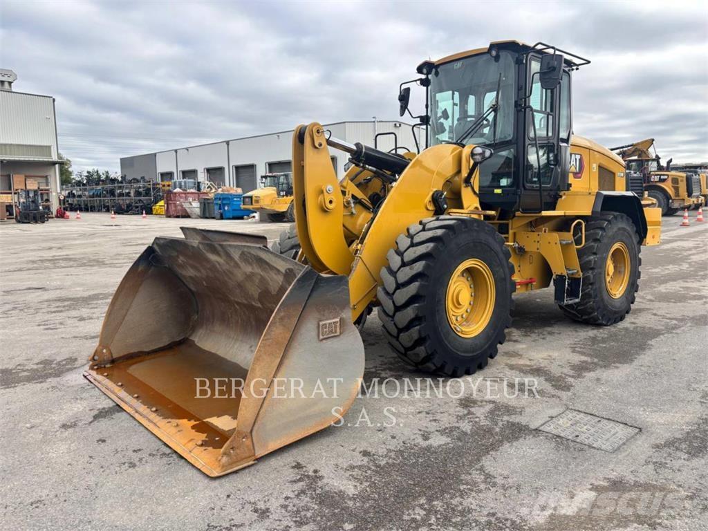 CAT 938M لوادر بعجل