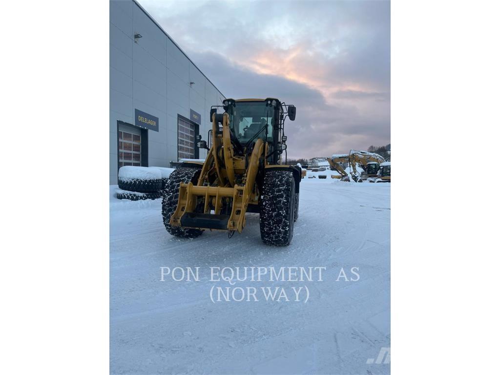 CAT 938M لوادر بعجل