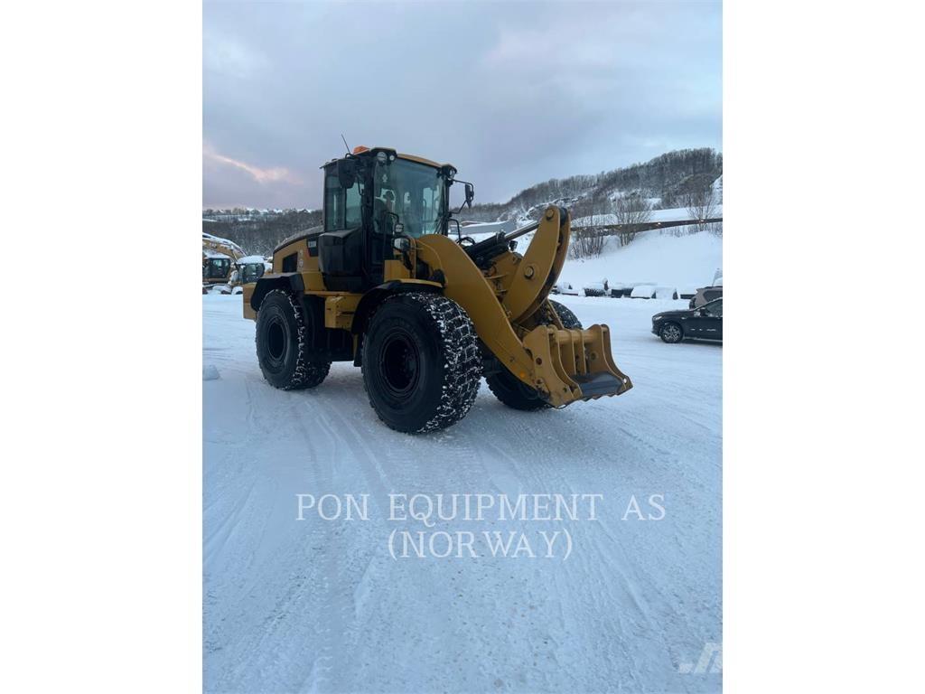 CAT 938M لوادر بعجل