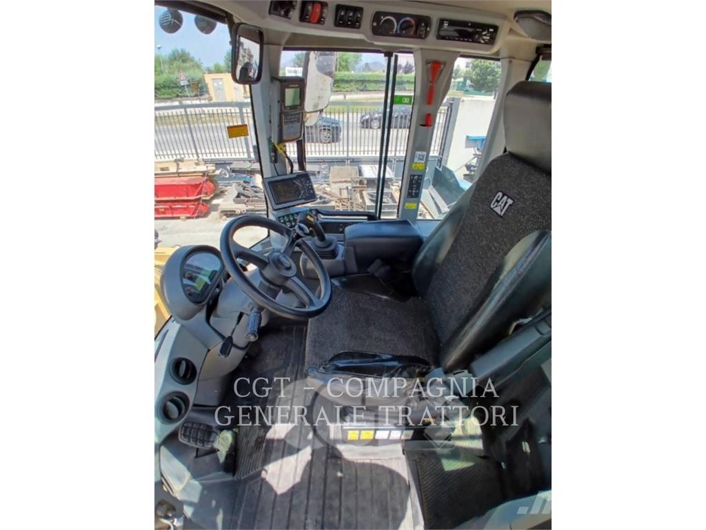 CAT 938M لوادر بعجل