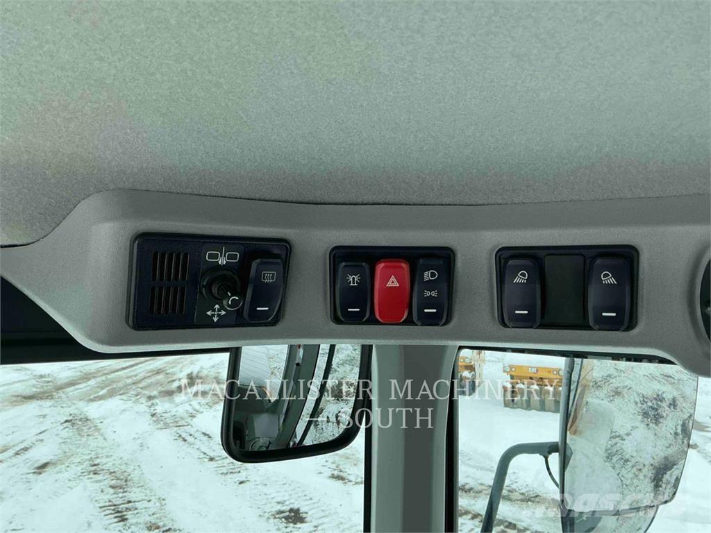 CAT 938M لوادر بعجل