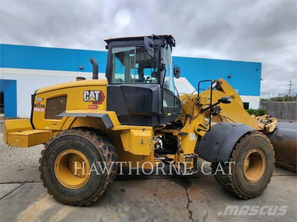 CAT 938M لوادر بعجل