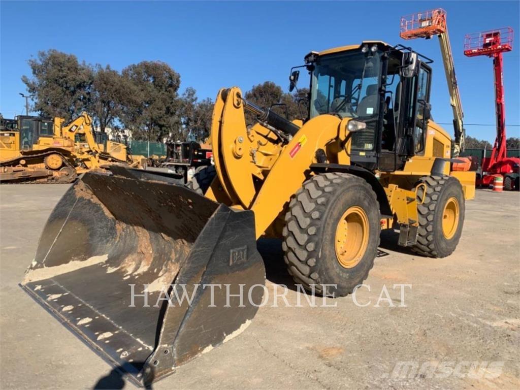 CAT 938M لوادر بعجل