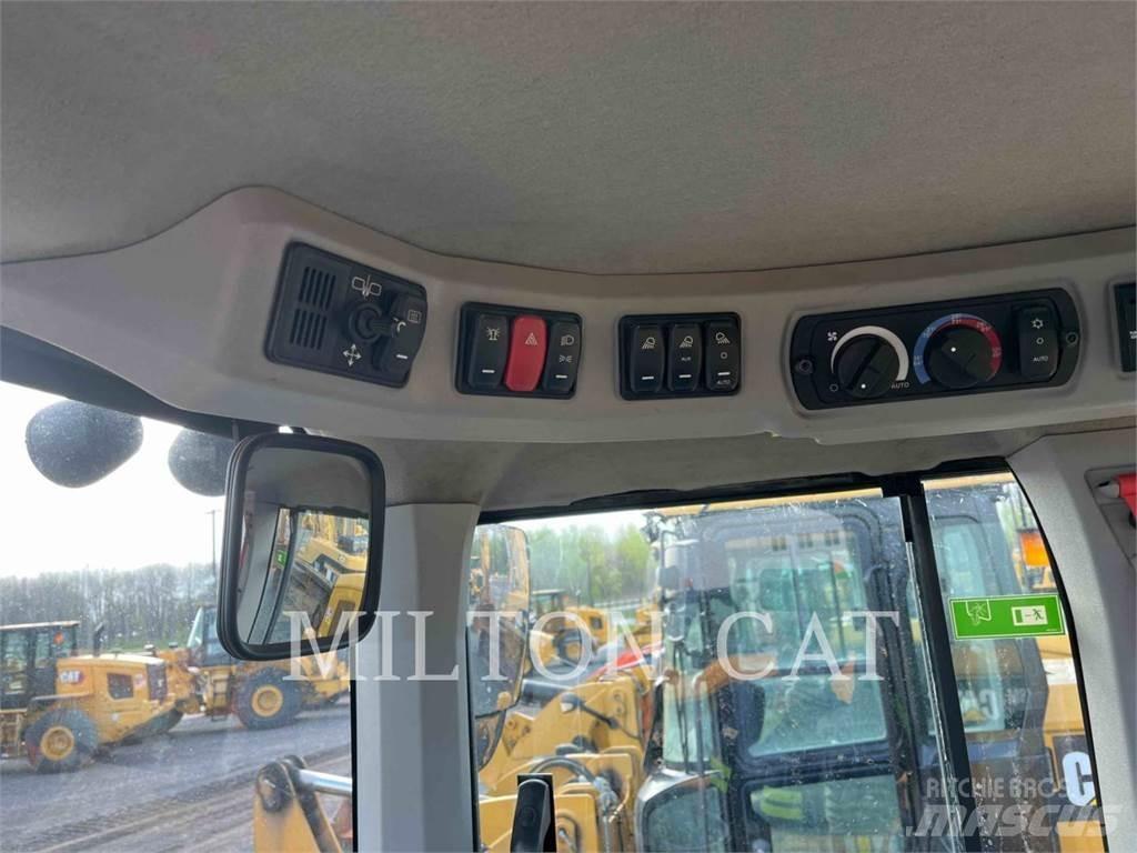 CAT 938M 2V لوادر بعجل