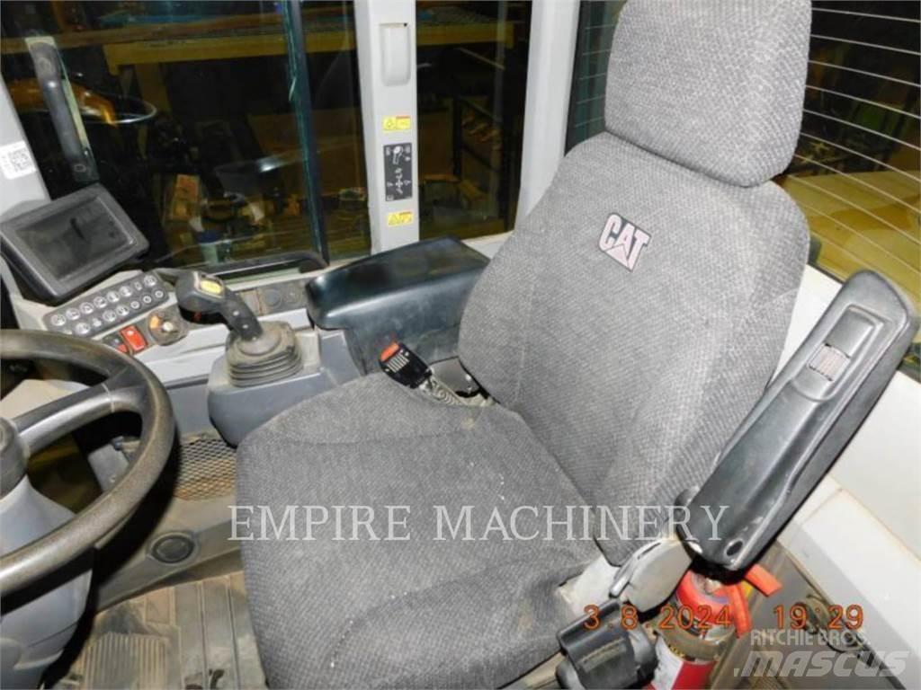 CAT 938M FC لوادر بعجل