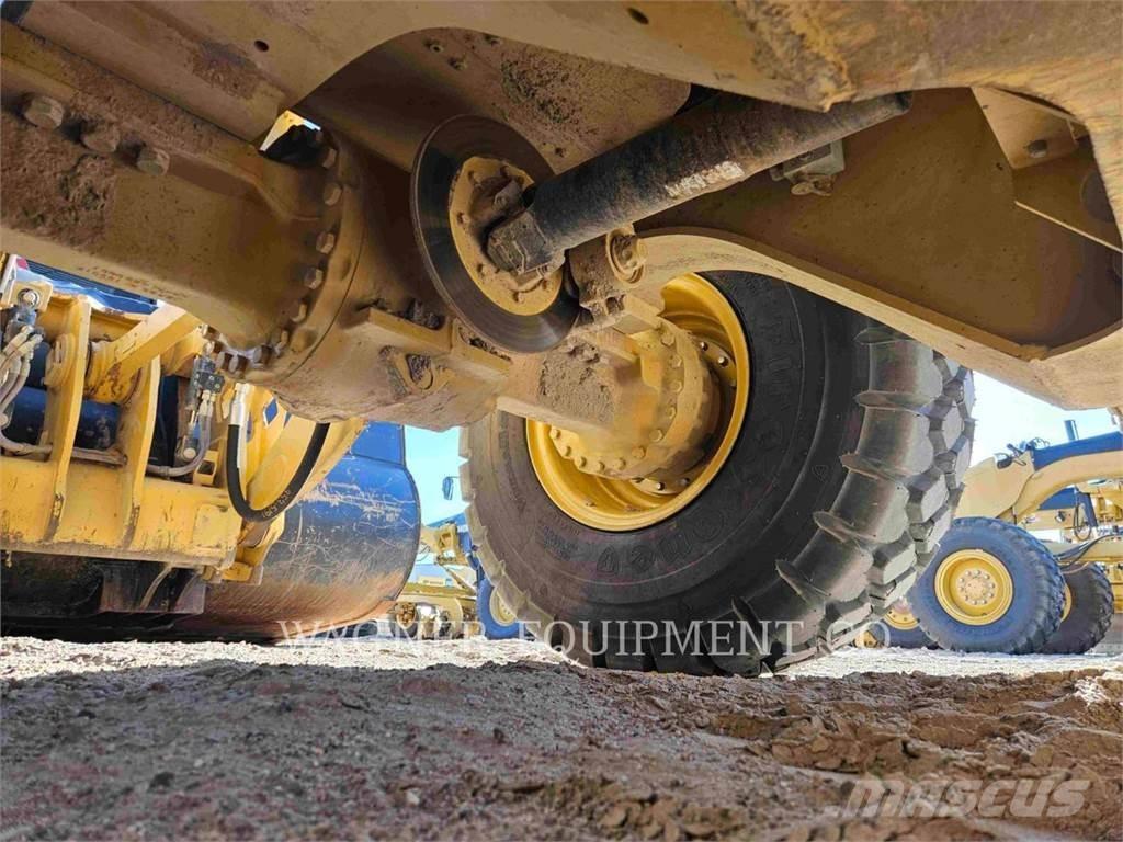 CAT 938M FC لوادر بعجل