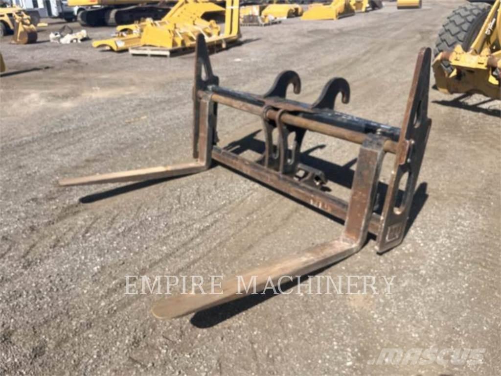 CAT 938M FC FK شوكات