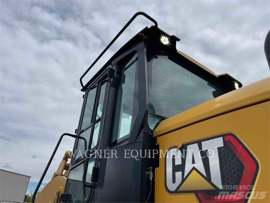 CAT 938M HL لوادر بعجل