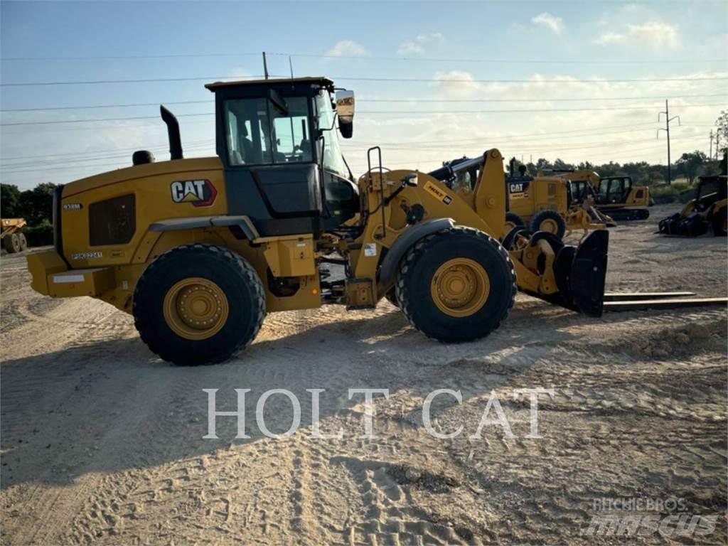 CAT 938M QC لوادر بعجل
