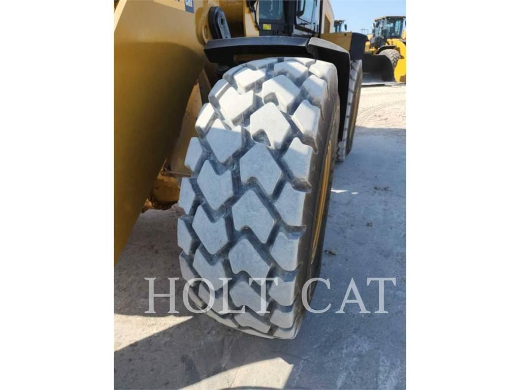 CAT 938M QC لوادر بعجل