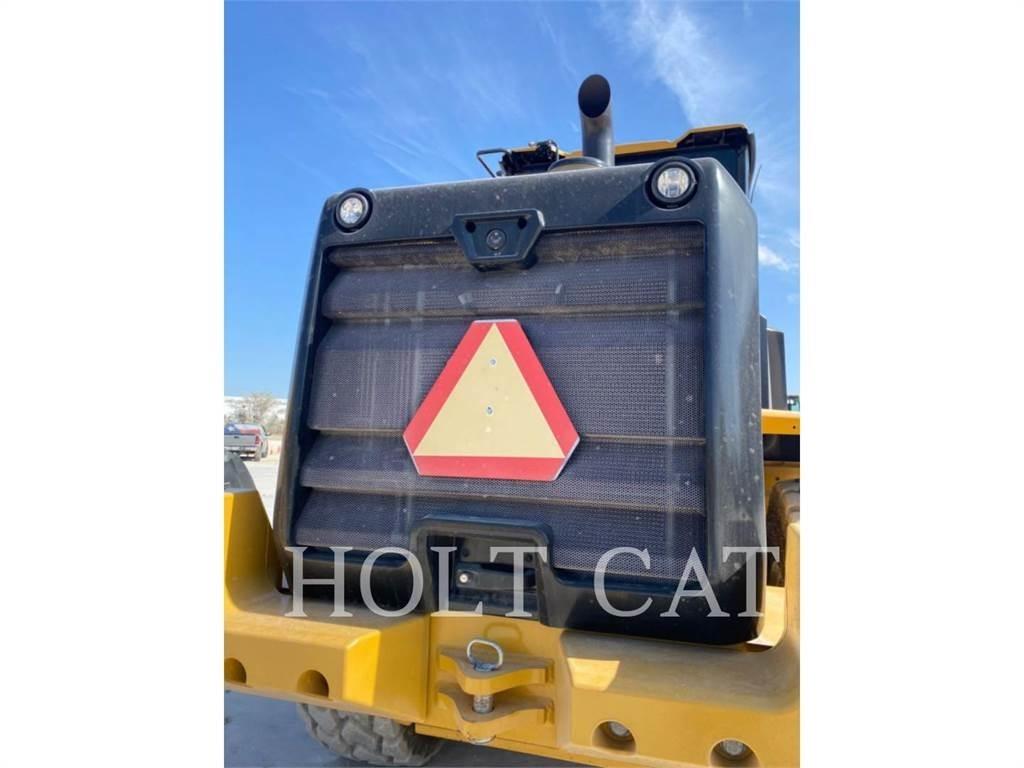 CAT 938M QC لوادر بعجل