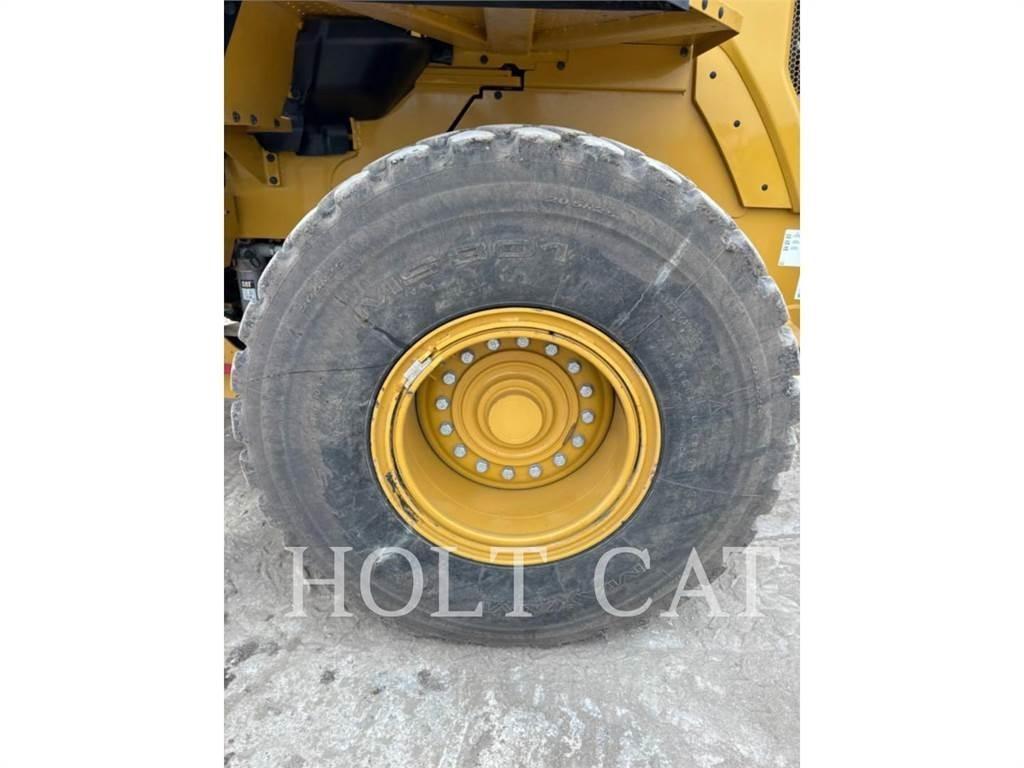 CAT 938M QC لوادر بعجل