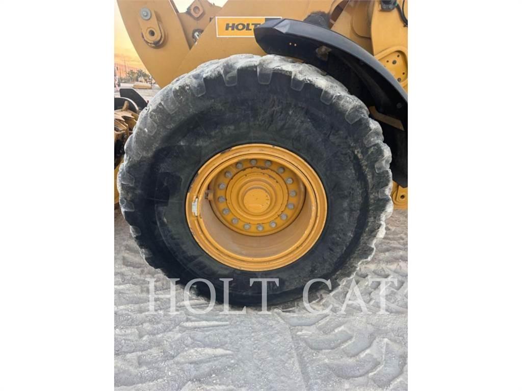 CAT 938M QC لوادر بعجل